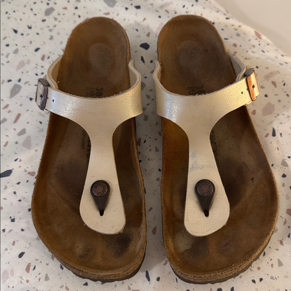 Birkenstock Gizeh Leather Sandals with Buckle size 38 Pearl color